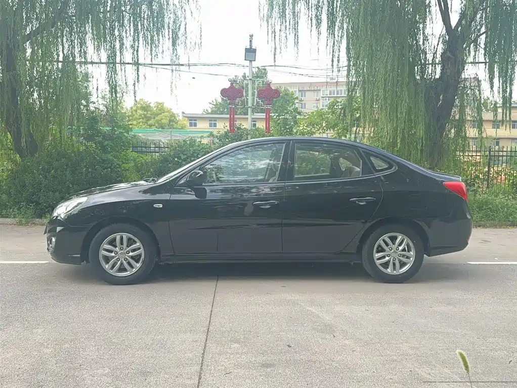 HYUNDAI CELESTA 2011
