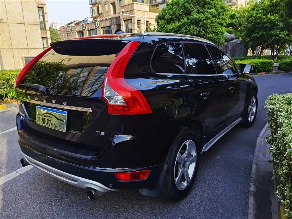 VOLVO XC60 IMPORT 2011