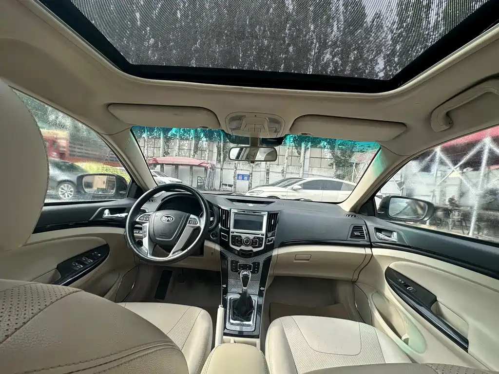 BYD SURUI 2014