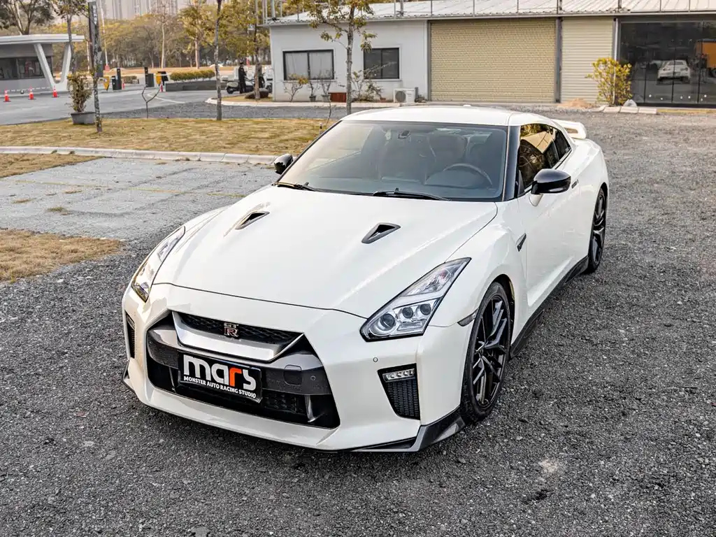 NISSAN GT-R 2018