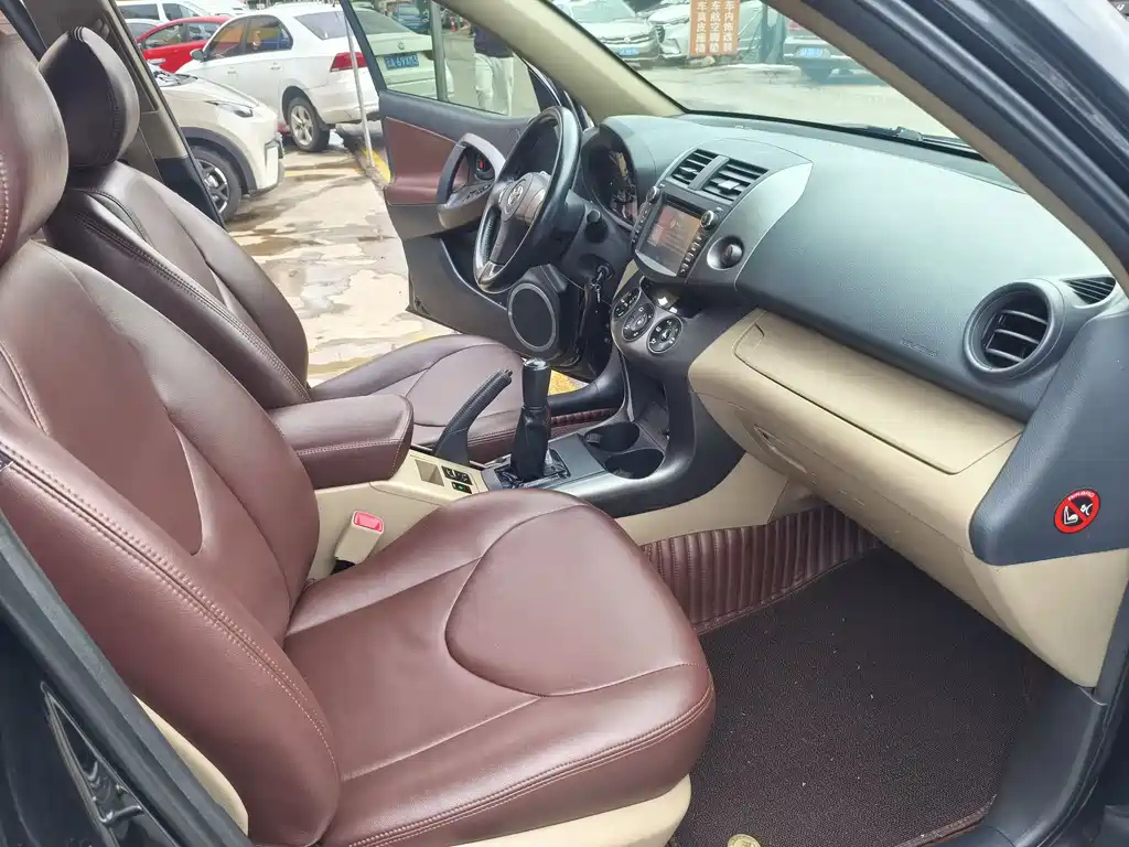 TOYOTA RAV4 RONGFANG 2013