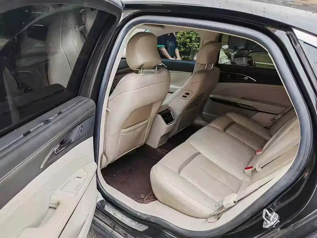 FORD TAURUS 2018