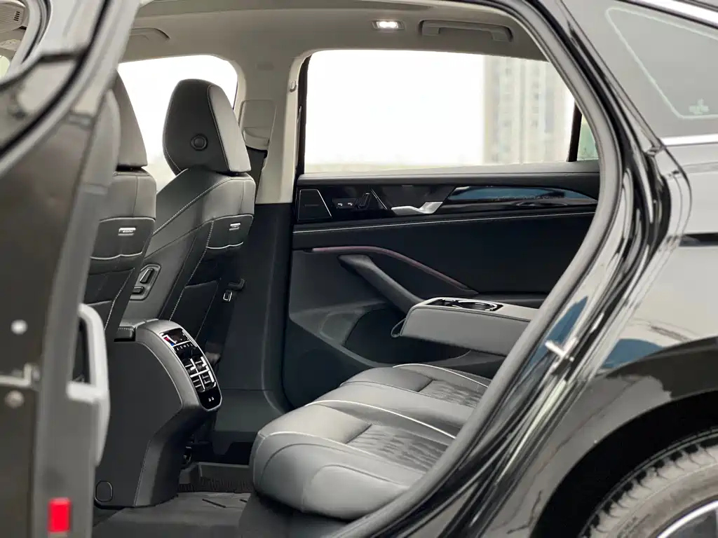 VOLKSWAGEN MAGOTAN 2025