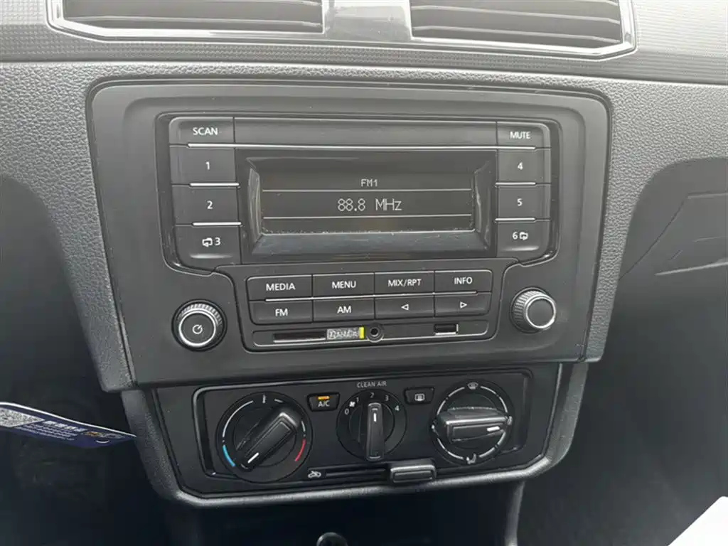 VOLKSWAGEN SANTANA 2018
