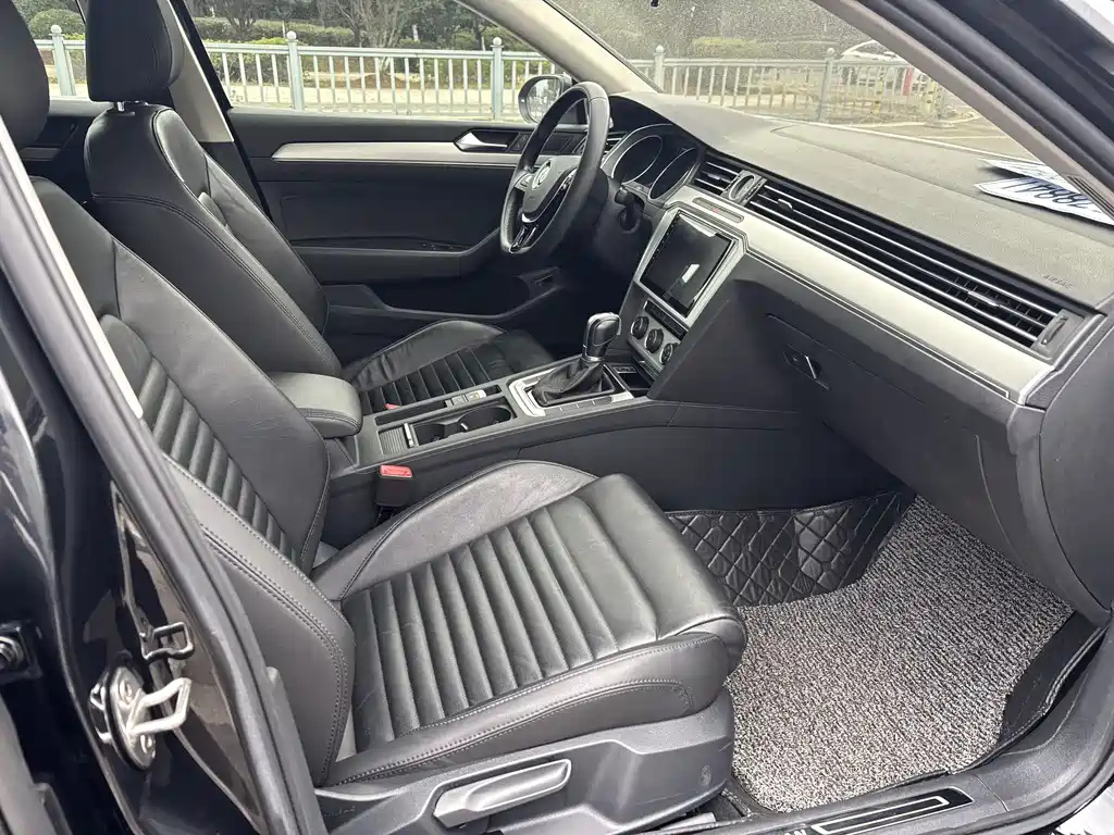 VOLKSWAGEN MAGOTAN 2019