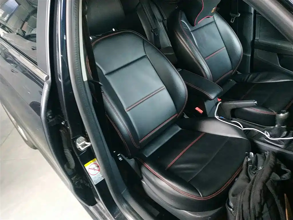 VOLKSWAGEN LAVIDA 2015