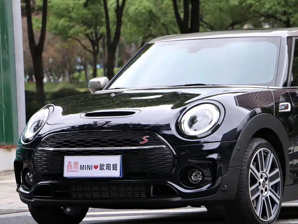 MINI CLUBMAN 2024