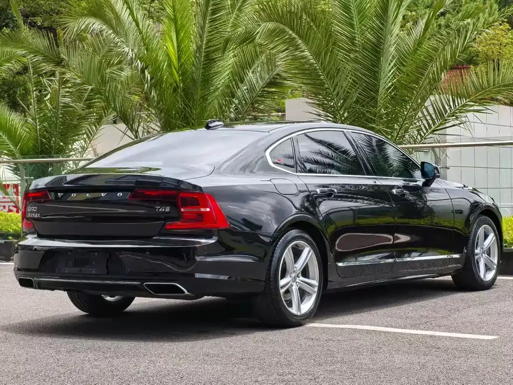 VOLVO S90 2019