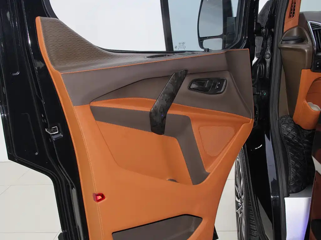 FORD TOUREO 2020