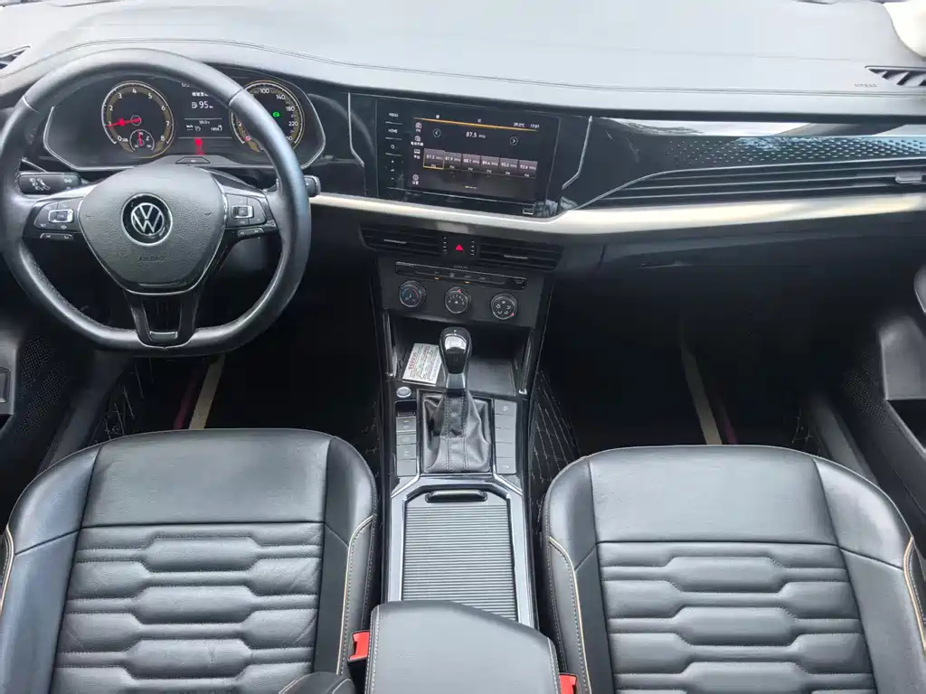 VOLKSWAGEN PASSAT 2021