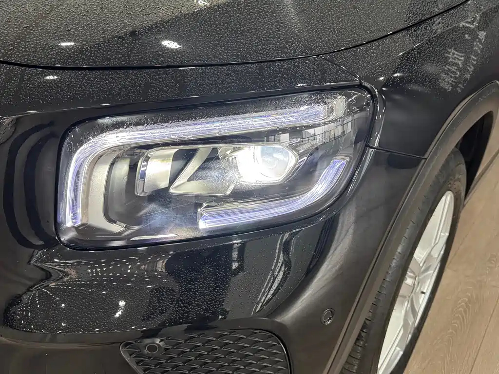 MERCEDES BENZ GLB 2023