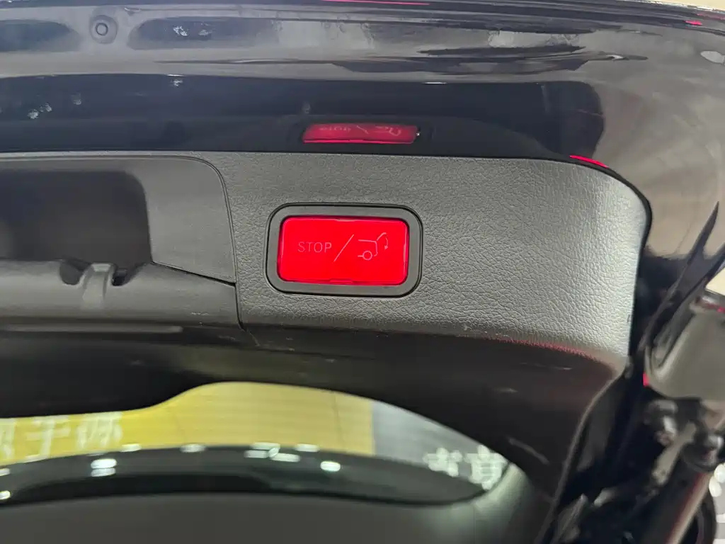 MERCEDES BENZ GLB 2023