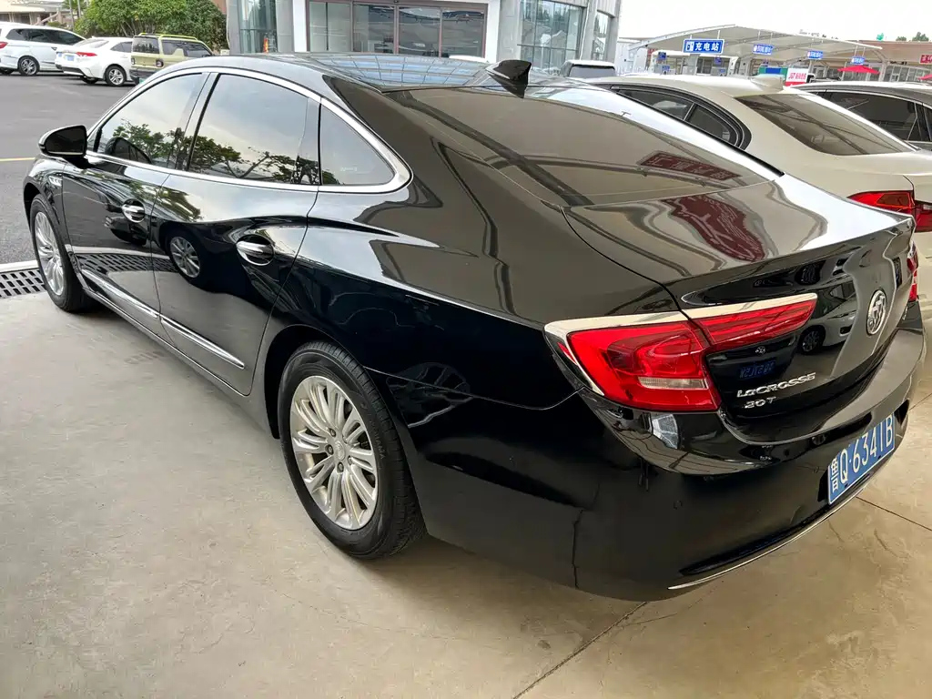 BUICK LACROSSE 2018