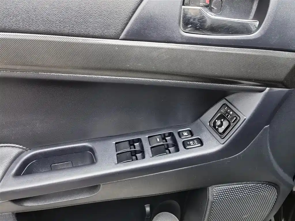 MITSUBISHI LANCER EX 2014