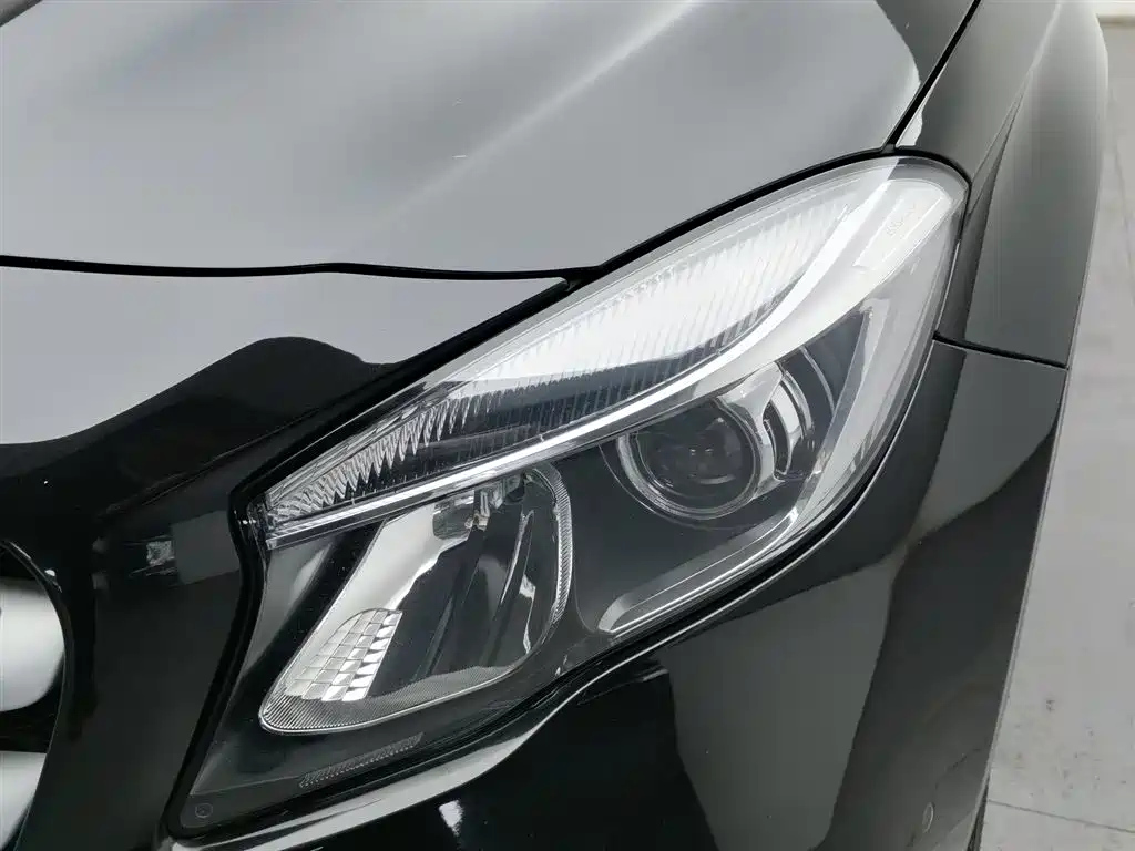 MERCEDES BENZ GLA 2017