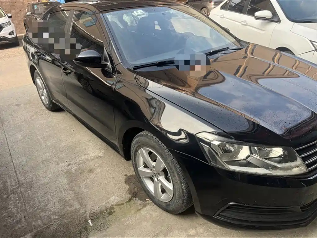 VOLKSWAGEN LAVIDA 2015