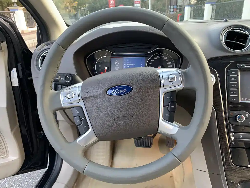 FORD MONDEO - WINNER 2011