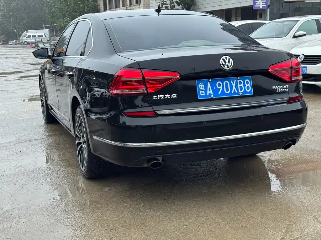 VOLKSWAGEN PASSAT 2017