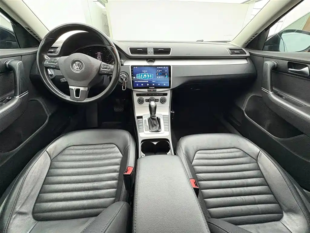 VOLKSWAGEN MAGOTAN 2015