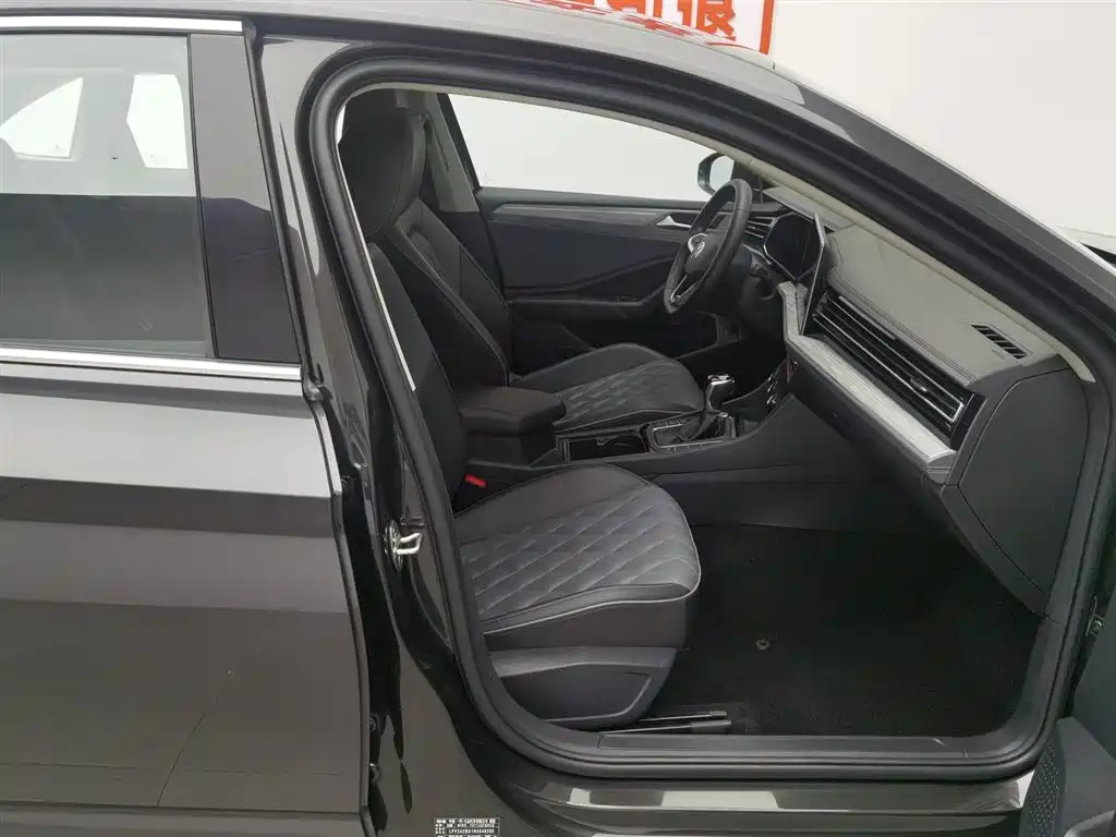 VOLKSWAGEN SAGITAR 2022