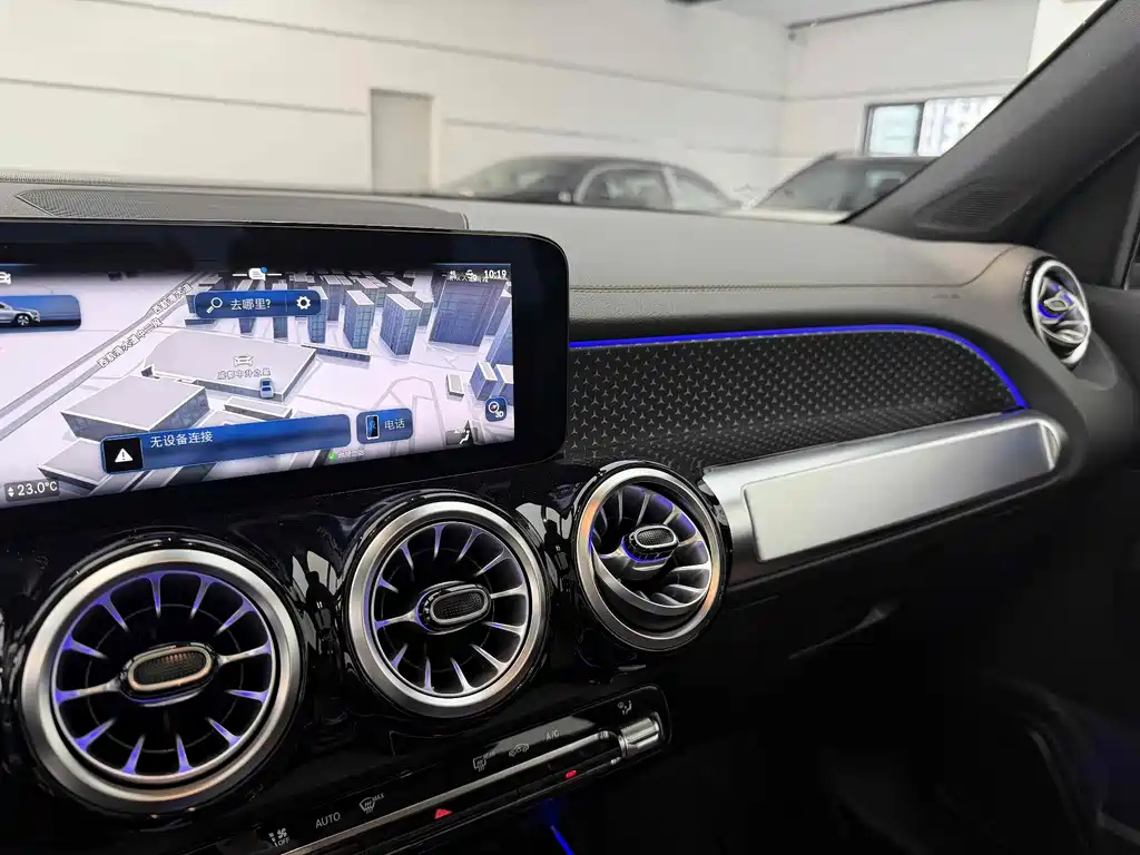 MERCEDES BENZ GLB 2025