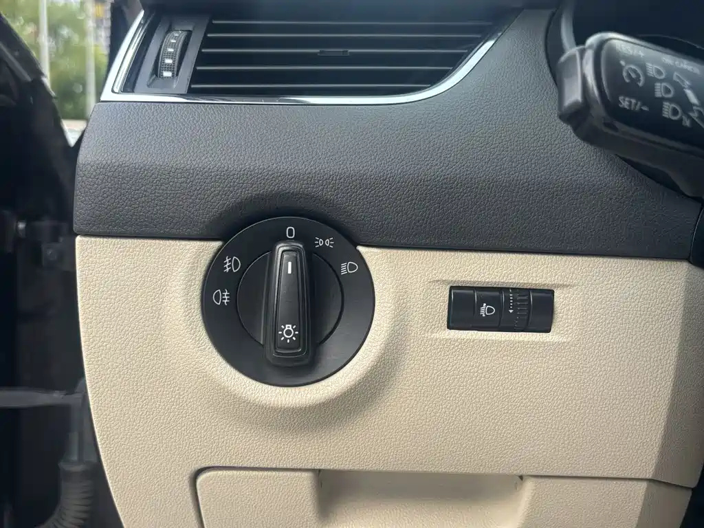SKODA OCTAVIA 2015