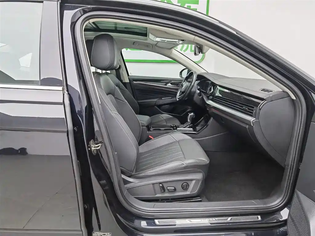 VOLKSWAGEN PASSAT 2022