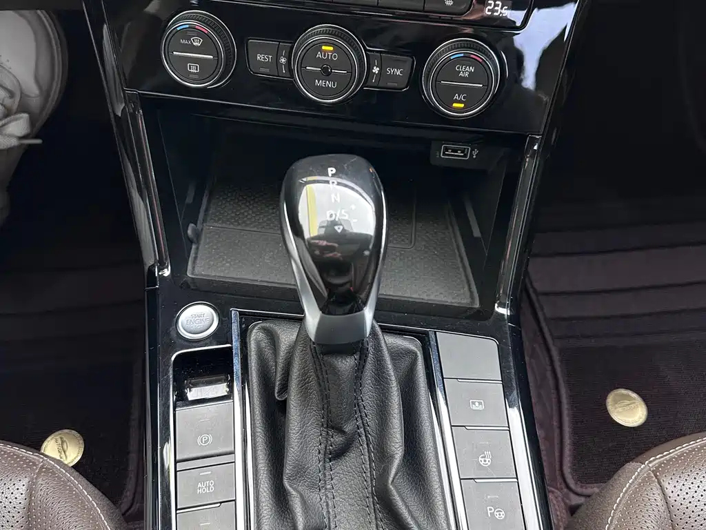 VOLKSWAGEN PASSAT 2020