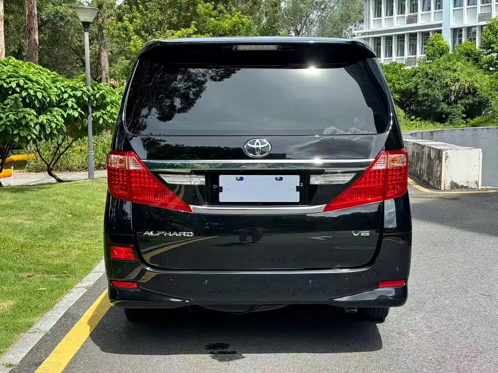 TOYOTA ALPHARD 2012
