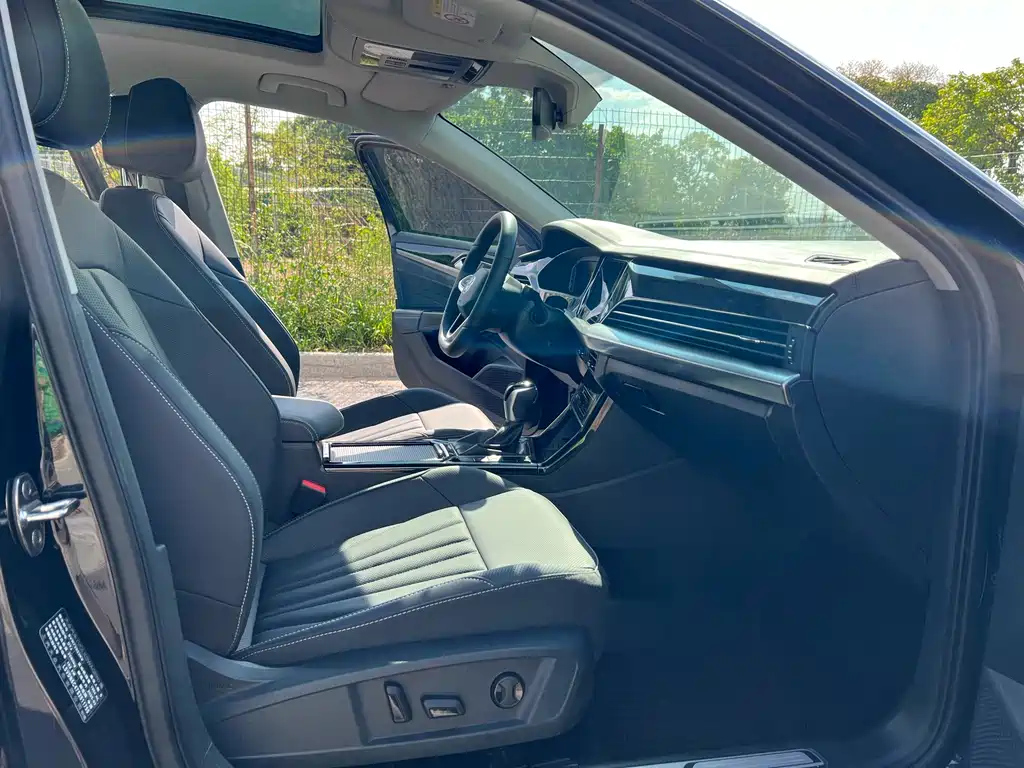 VOLKSWAGEN PASSAT 2025