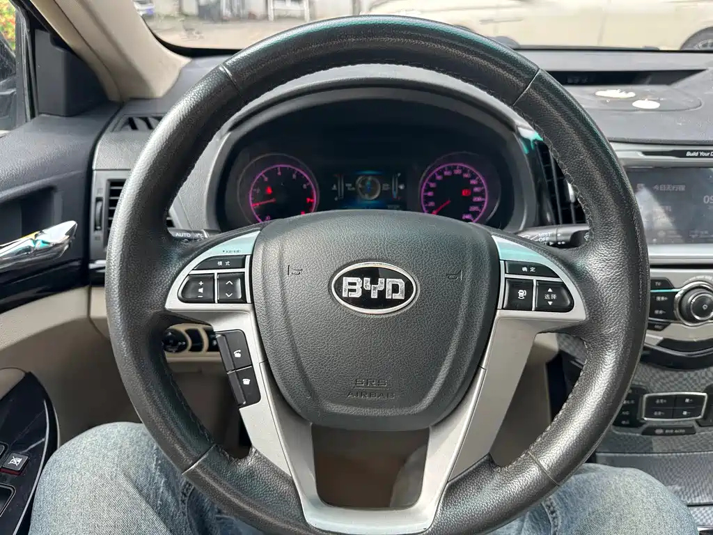 BYD SURUI 2014