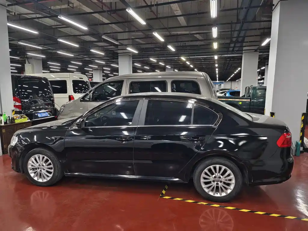 VOLKSWAGEN LAVIDA 2013