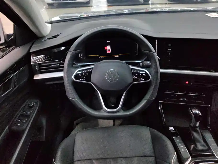 VOLKSWAGEN PASSAT 2024