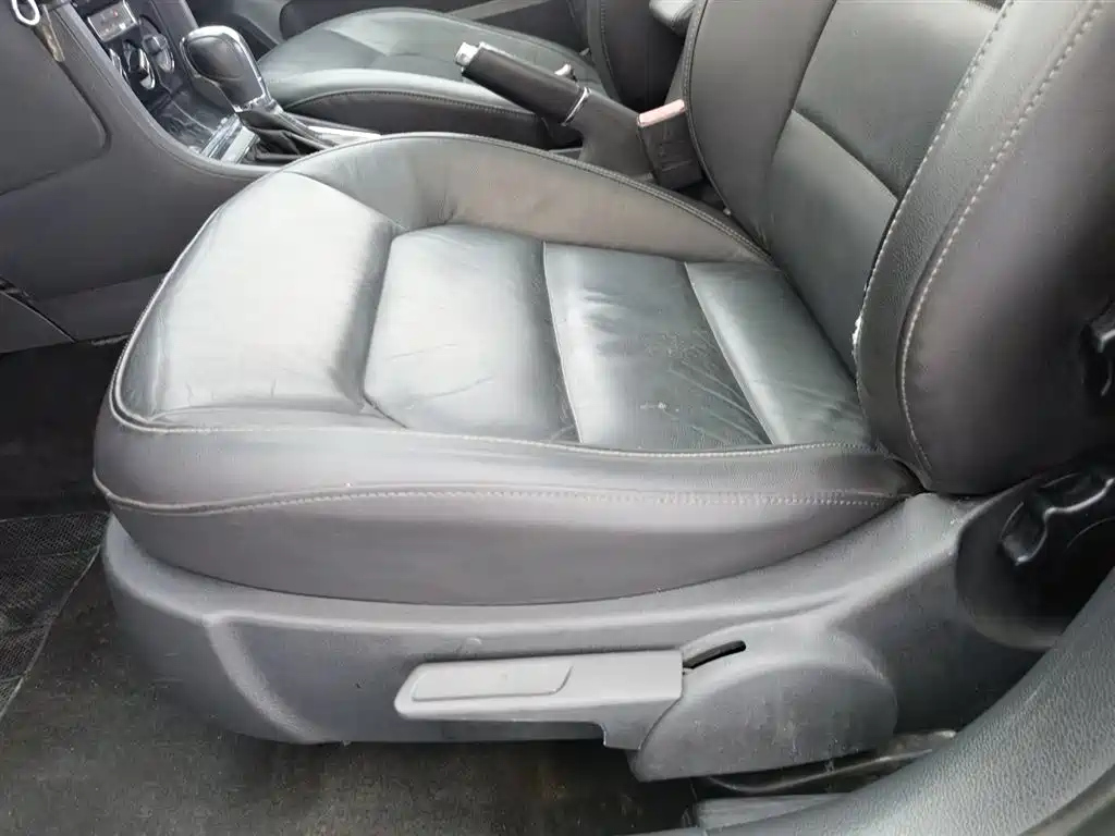 VOLKSWAGEN BORA 2013