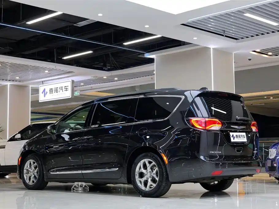 CHRYSLER OTHER 2017