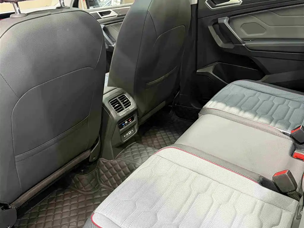 VOLKSWAGEN TIGUAN L 2022