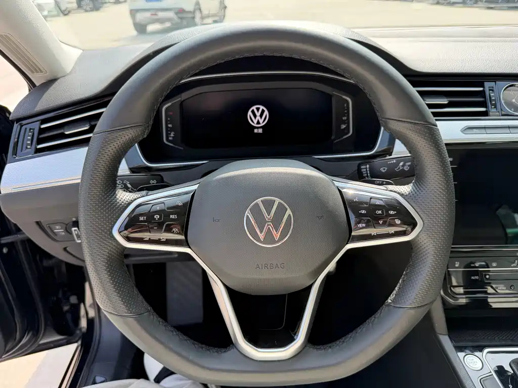 VOLKSWAGEN MAGOTAN 2023