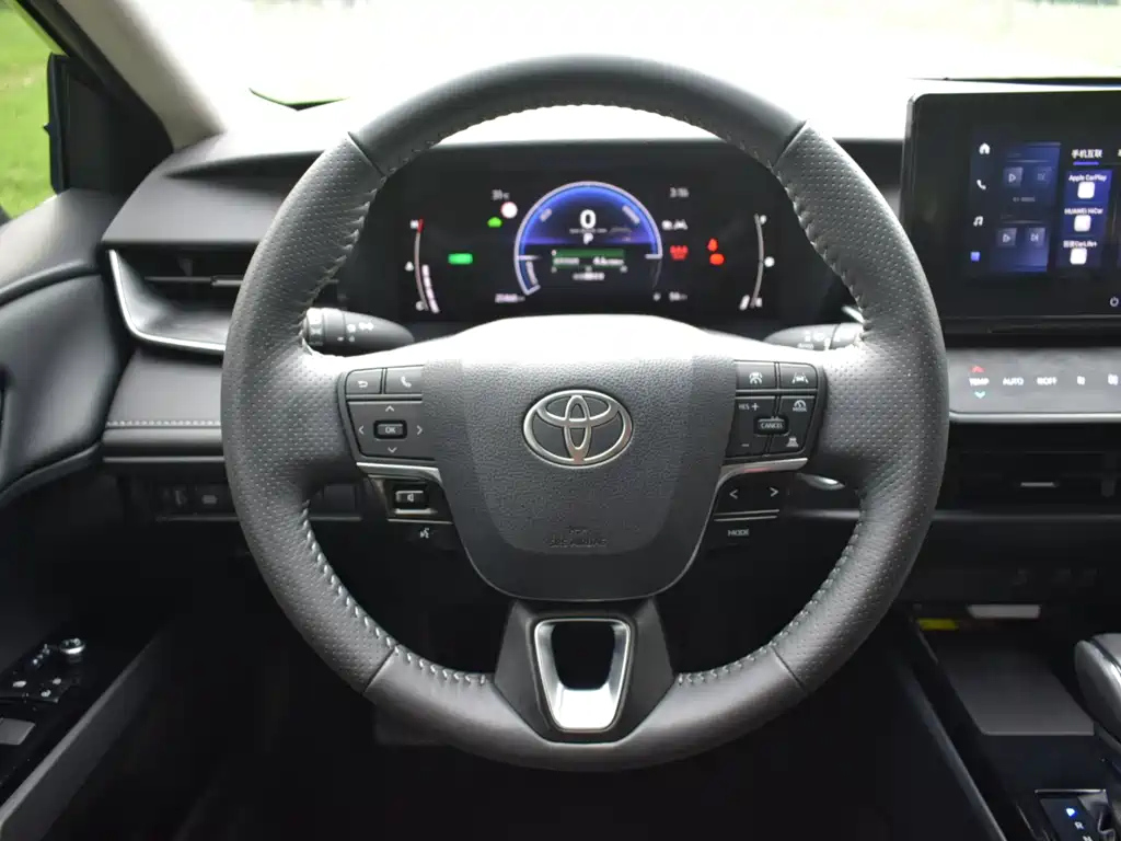 TOYOTA CAMRY 2024