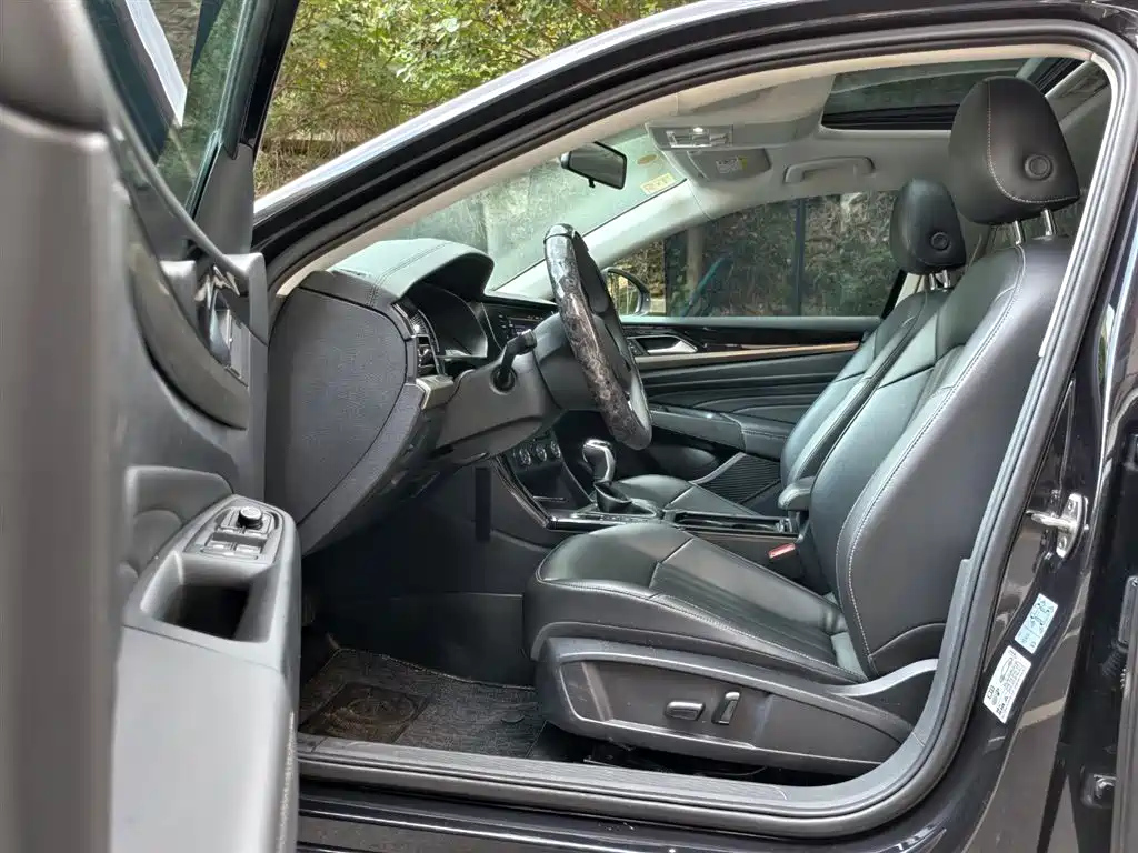 VOLKSWAGEN PASSAT 2021