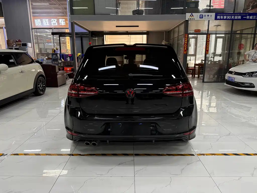 VOLKSWAGEN GOLF 2016