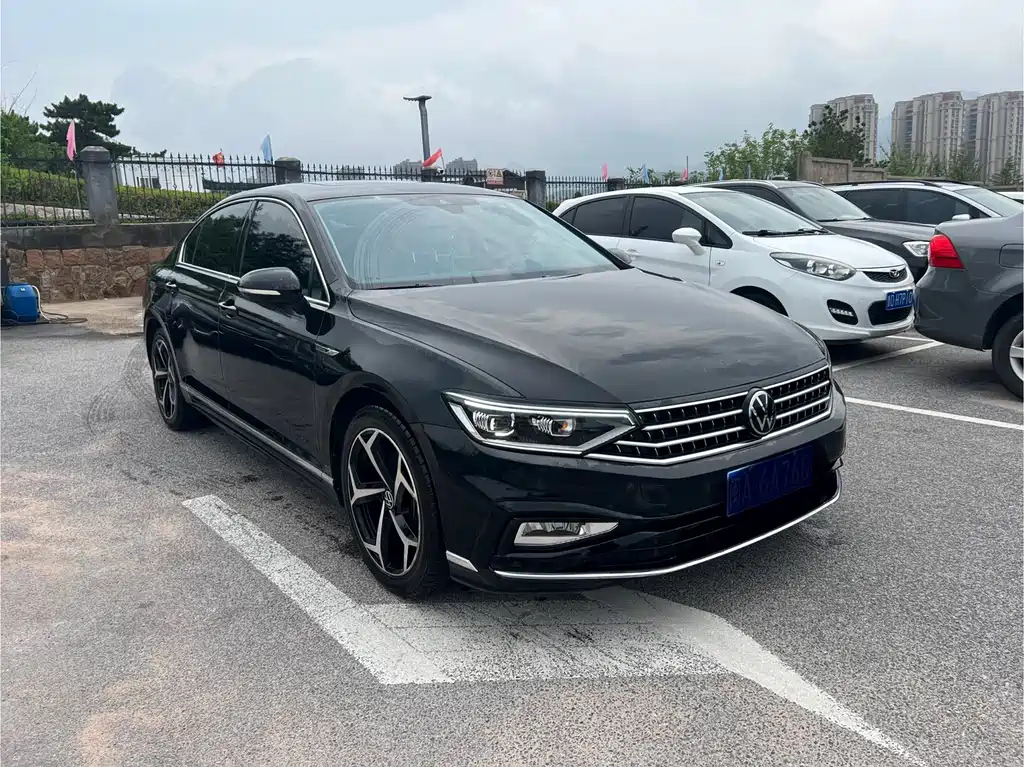 VOLKSWAGEN MAGOTAN 2023