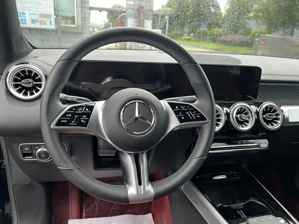 MERCEDES BENZ GLB 2024