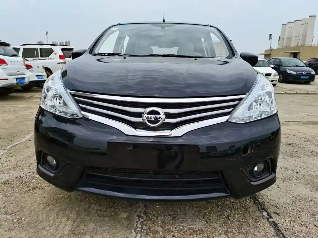 NISSAN LIVINA 2014