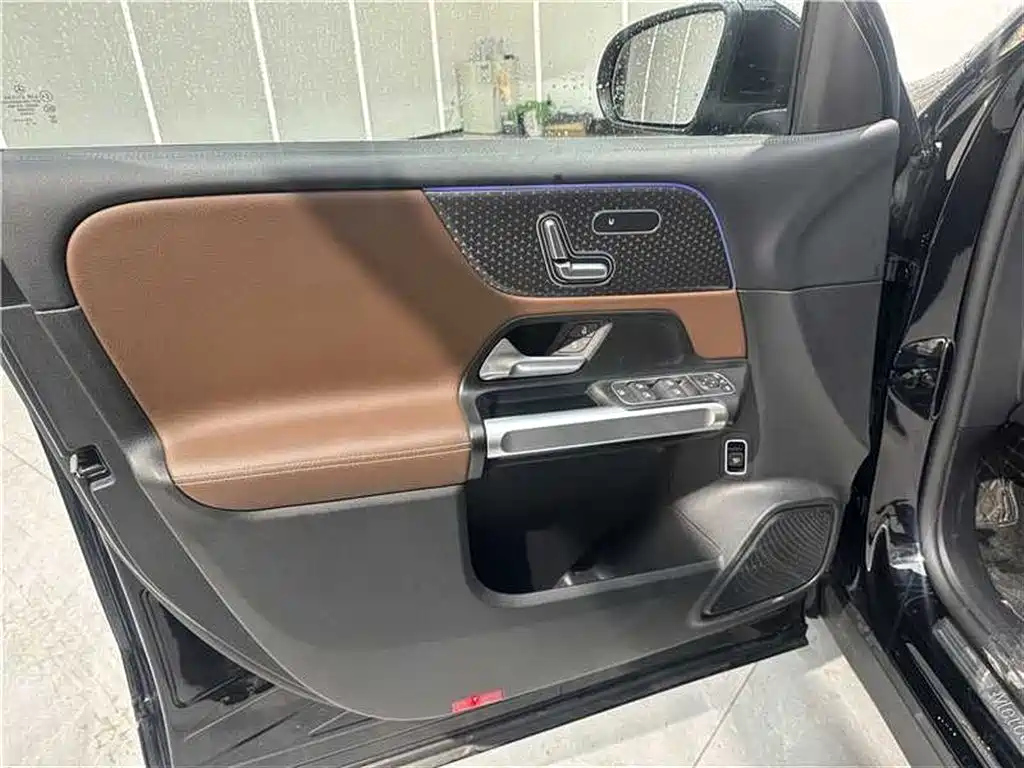 MERCEDES BENZ GLB 2024