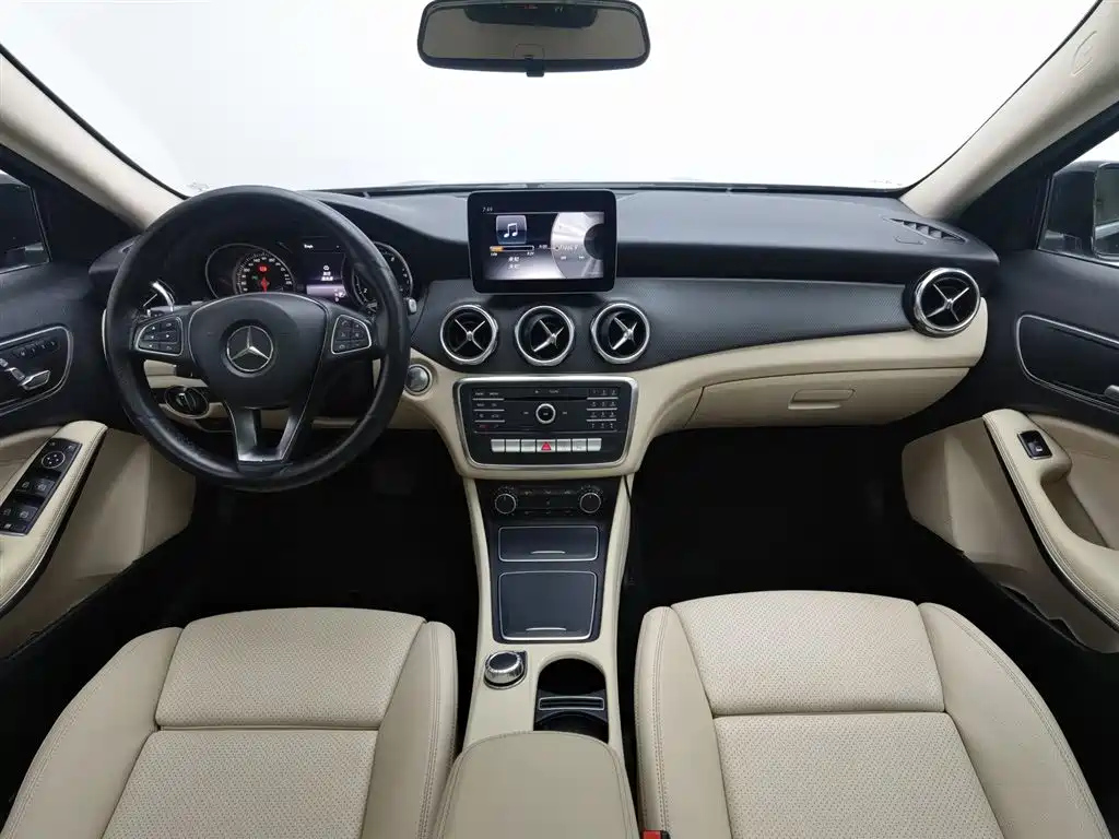 MERCEDES BENZ GLA 2017