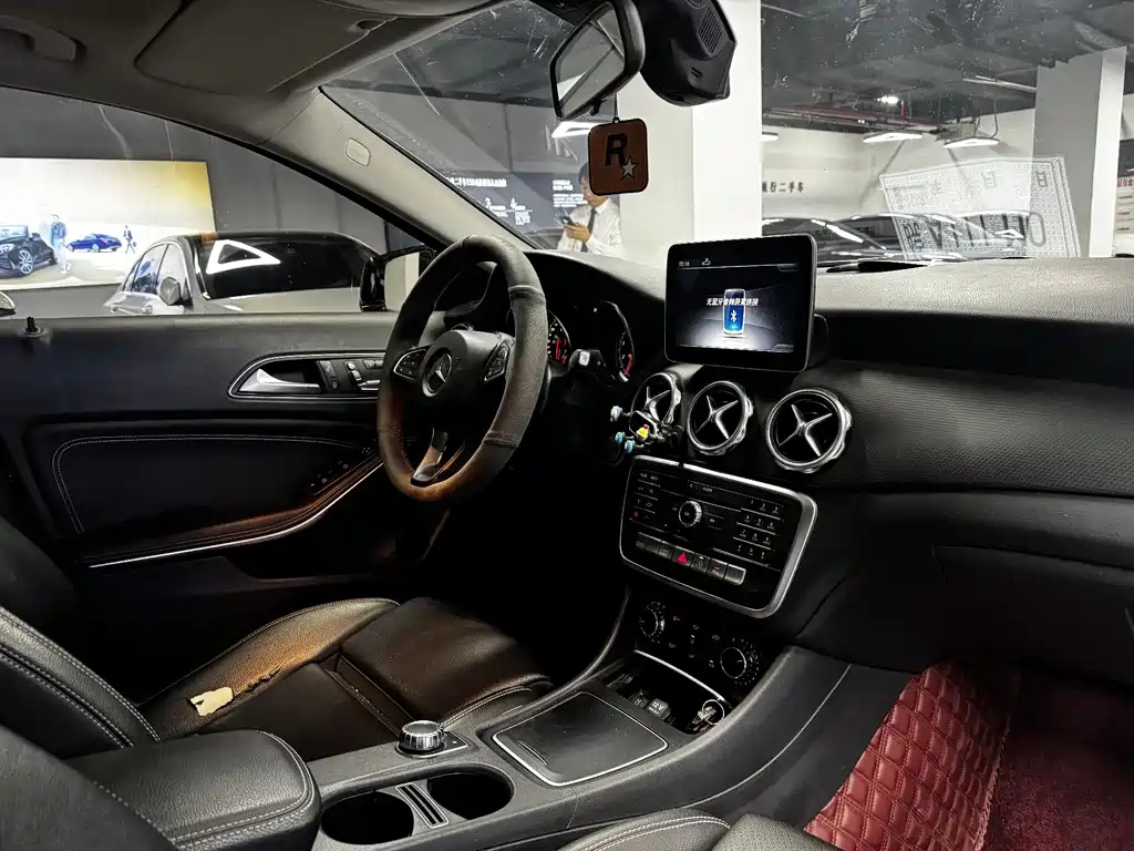 MERCEDES BENZ GLA 2017