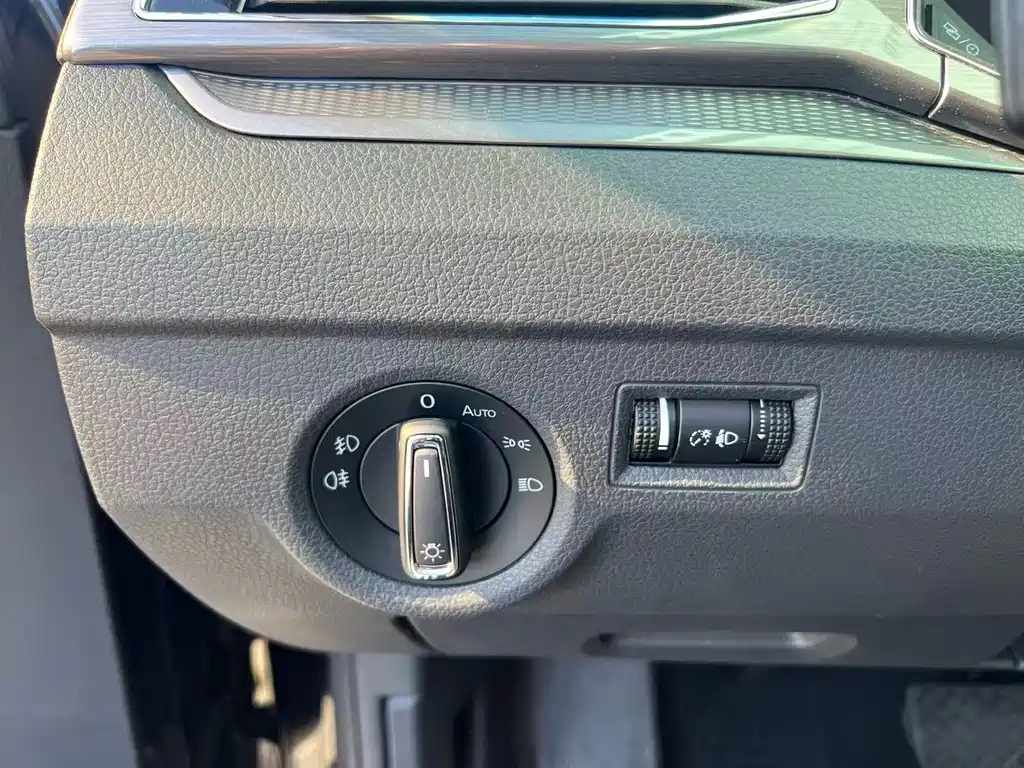 VOLKSWAGEN PASSAT 2019