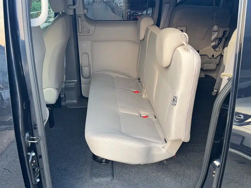 NISSAN NV200 2018