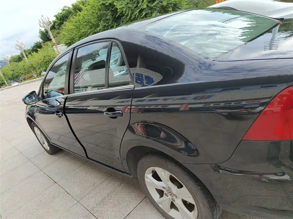 VOLKSWAGEN BORA 2015