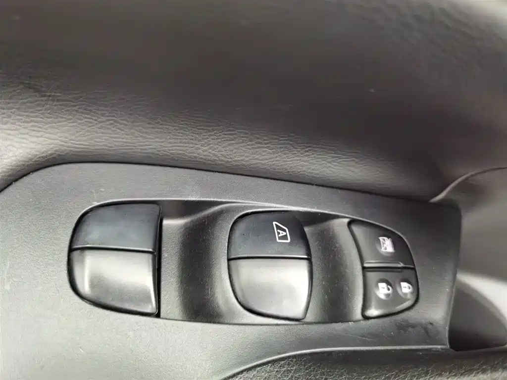 NISSAN TEANA 2015